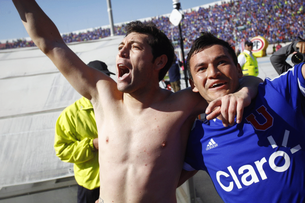 Charles Aránguiz y Esteban Pavez